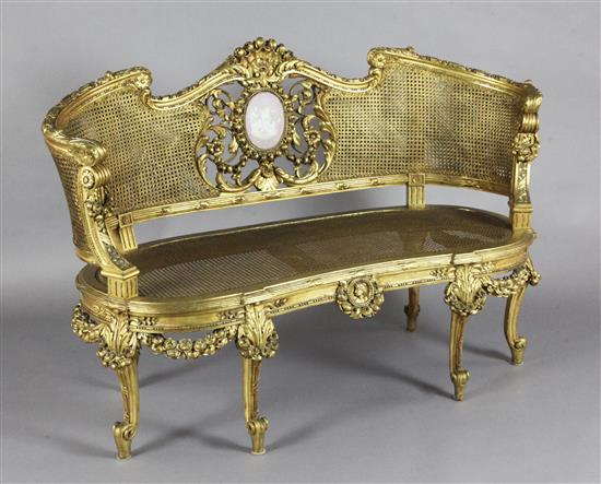 An early 20th century carved giltwood canapé, W.4ft 7in. H.3ft 1in.
